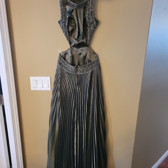 Formal/Prom Dress - Picture 3 of 6